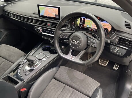 Audi A4 TFSI BLACK EDITION MHEV 10