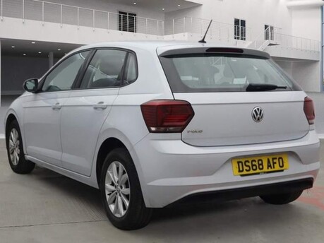 Volkswagen Polo SE TSI 8