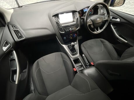 Ford Focus ZETEC EDITION 16