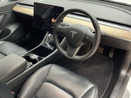 Tesla Model 3 LONG RANGE AWD 9