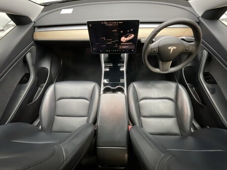 Tesla Model 3 LONG RANGE AWD 17