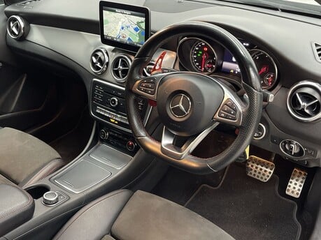 Mercedes-Benz GLA GLA 220 D 4MATIC AMG LINE 10