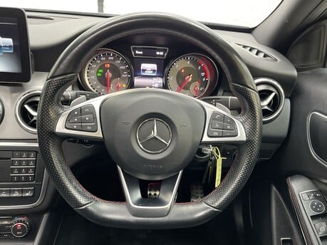 Mercedes-Benz GLA GLA 220 D 4MATIC AMG LINE PREMIUM 19