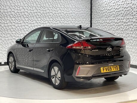 Hyundai IONIQ SE CONNECT MHEV 5