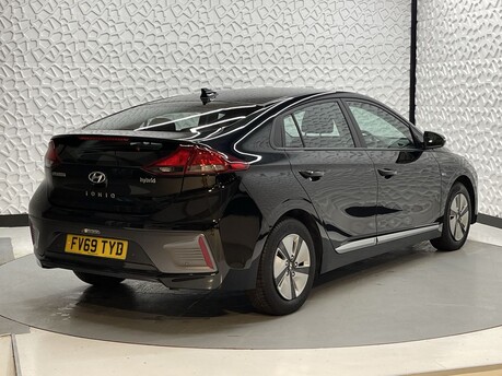 Hyundai IONIQ SE CONNECT MHEV 7