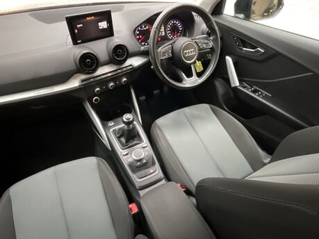 Audi Q2 TFSI SE 14