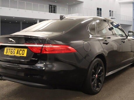 Jaguar XF R-SPORT 11