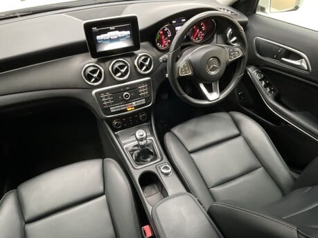 Mercedes-Benz GLA GLA 200 D SE 14