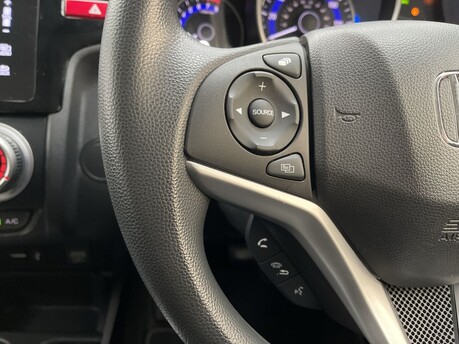 Honda Jazz I-VTEC SE NAVI 19