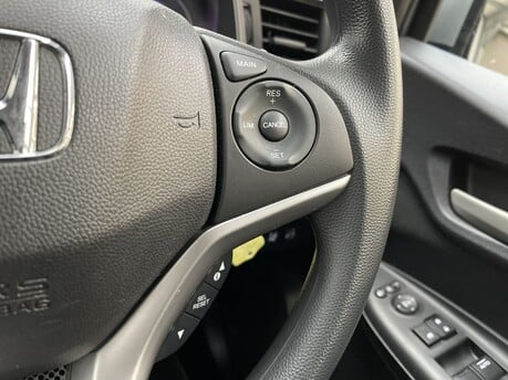 Honda Jazz I-VTEC SE NAVI 20