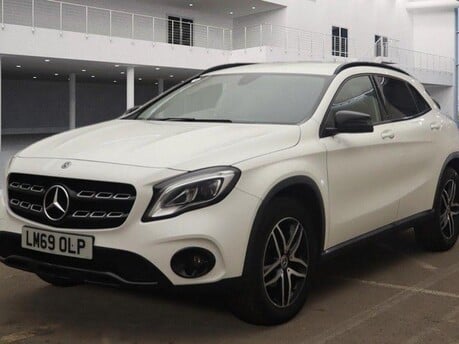 Mercedes-Benz GLA GLA 180 URBAN EDITION 8