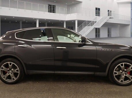 Maserati Levante D V6 11