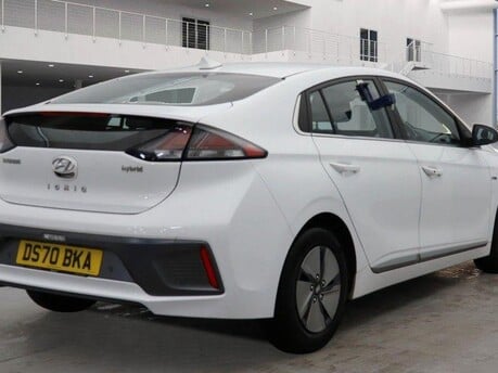 Hyundai IONIQ PREMIUM MHEV 9