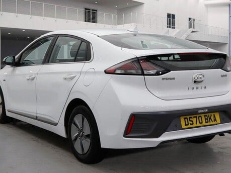 Hyundai IONIQ PREMIUM MHEV 10