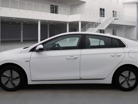 Hyundai IONIQ PREMIUM MHEV 13