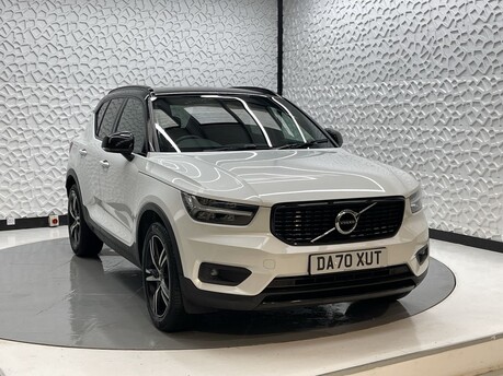 Volvo XC40 RECHARGE T4 R-DESIGN