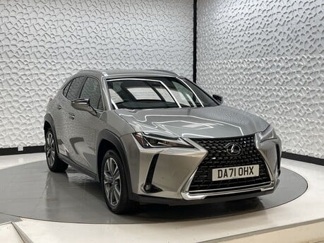 Lexus Ux 300E 1