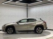 Lexus Ux 300E 4