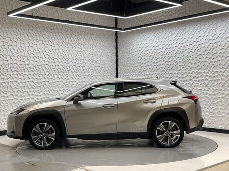 Lexus Ux 300E 4