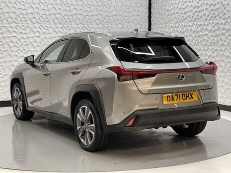 Lexus Ux 300E 5