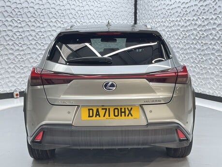 Lexus Ux 300E 6