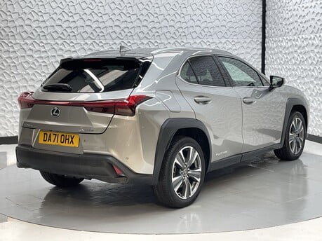 Lexus Ux 300E 7