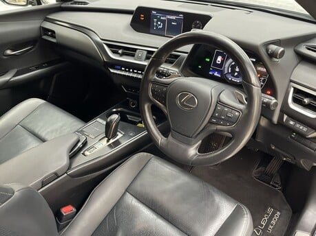 Lexus Ux 300E 10