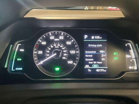 Hyundai IONIQ SE CONNECT MHEV 4