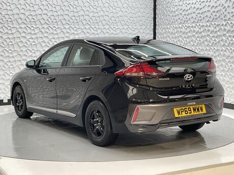 Hyundai IONIQ SE CONNECT MHEV 5