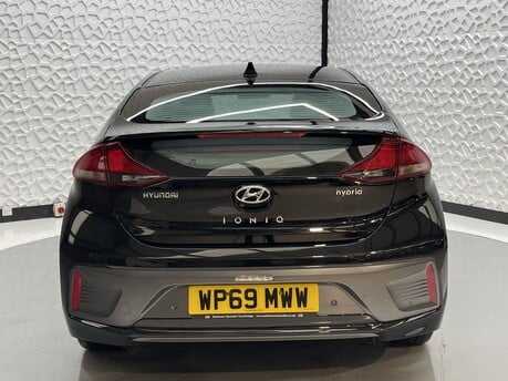 Hyundai IONIQ SE CONNECT MHEV 6