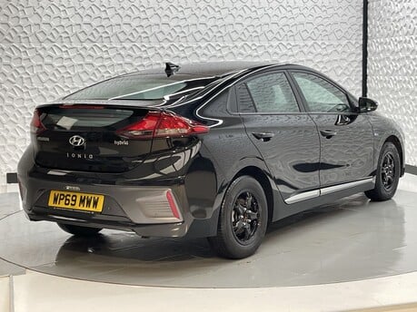 Hyundai IONIQ SE CONNECT MHEV 7