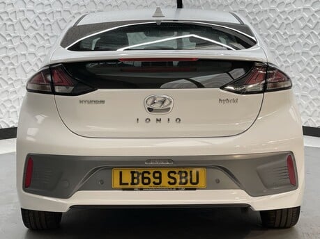 Hyundai IONIQ FIRST EDITION MHEV 6