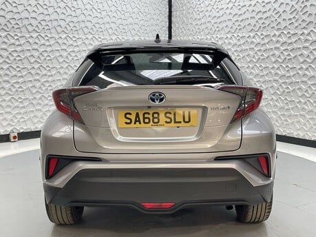 Toyota C-HR DYNAMIC 6