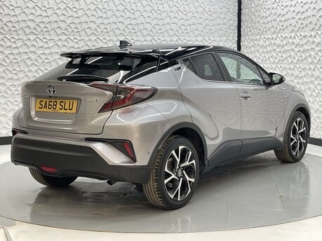 Toyota C-HR DYNAMIC 7