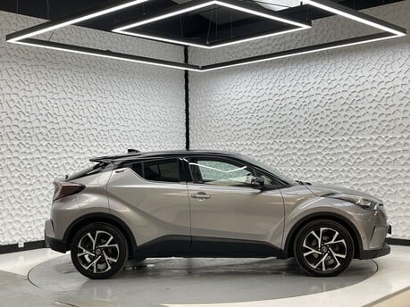 Toyota C-HR DYNAMIC 8