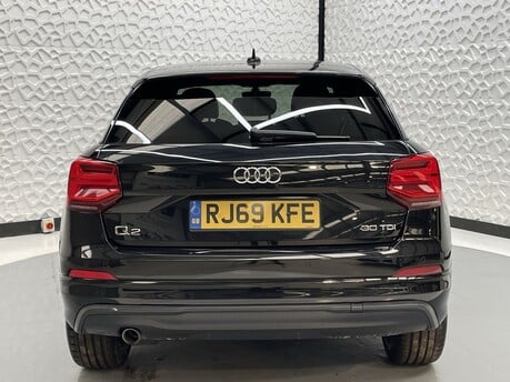 Audi Q2 TDI BLACK EDITION 6