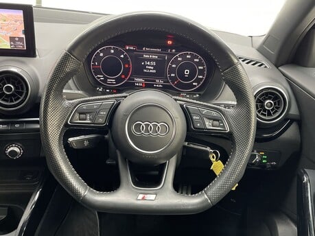 Audi Q2 TDI BLACK EDITION 18