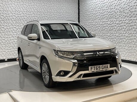 Mitsubishi Outlander PHEV DYNAMIC 1