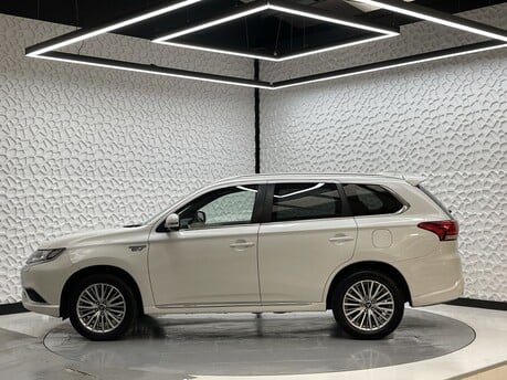 Mitsubishi Outlander PHEV DYNAMIC 4