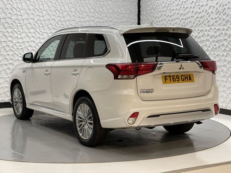 Mitsubishi Outlander PHEV DYNAMIC 5