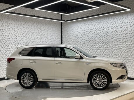 Mitsubishi Outlander PHEV DYNAMIC 8