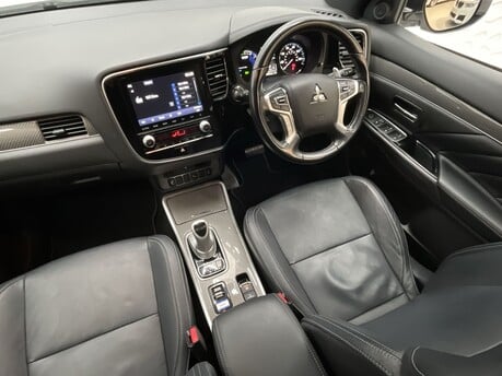 Mitsubishi Outlander PHEV DYNAMIC 14