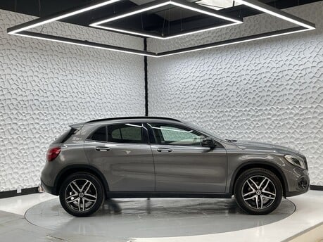 Mercedes-Benz GLA GLA 180 URBAN EDITION 8