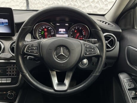 Mercedes-Benz GLA GLA 180 URBAN EDITION 18