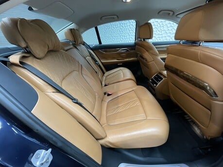 BMW 7 Series 740E EXCLUSIVE 34