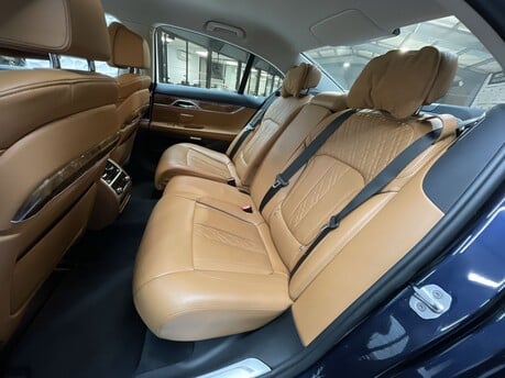 BMW 7 Series 740E EXCLUSIVE 35