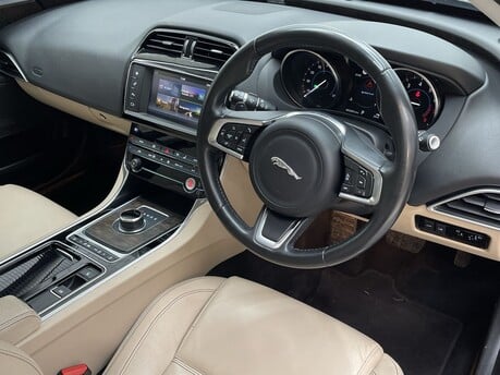 Jaguar XE PRESTIGE INGENIUM 10