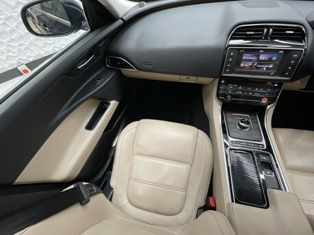 Jaguar XE PRESTIGE INGENIUM 15