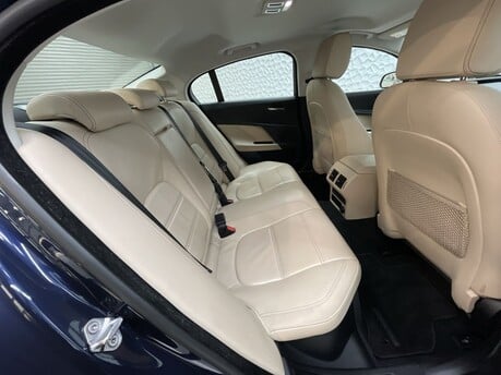 Jaguar XE PRESTIGE INGENIUM 32