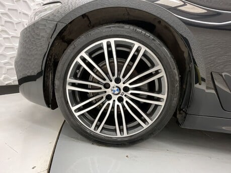 BMW 5 Series 520D M SPORT 43